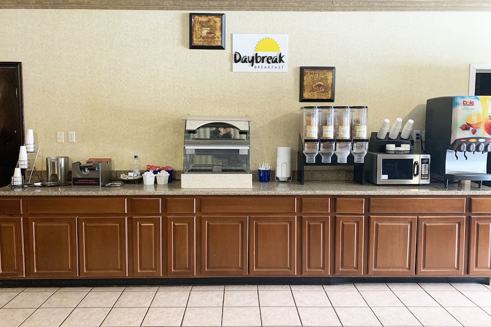 Days Inn by Wyndham Conneaut 10/47