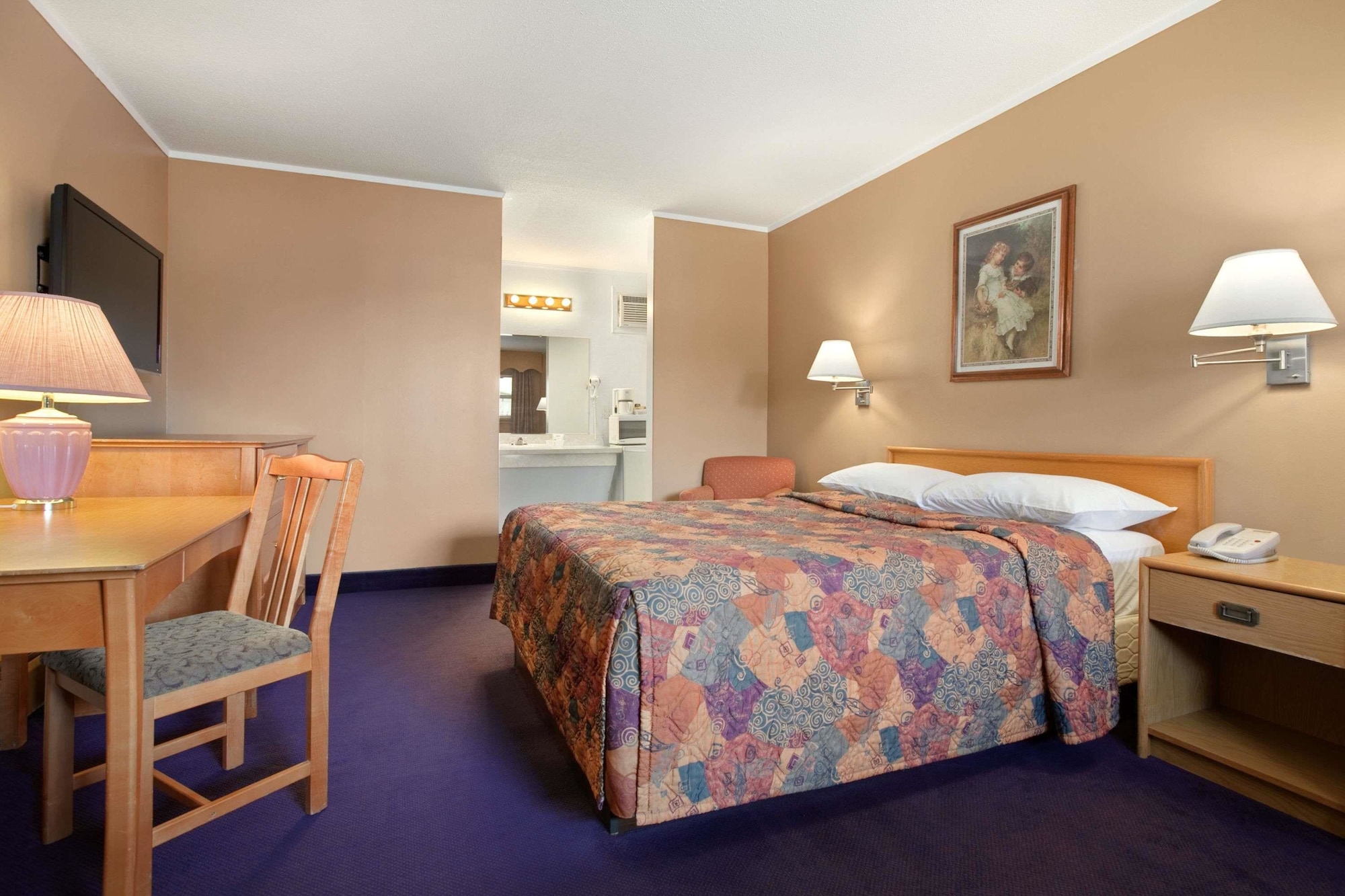 Standard, Queen Bed, Smoking