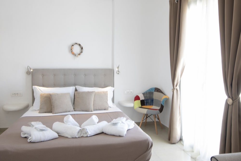 Thira S Dolphin Hotel 14/72