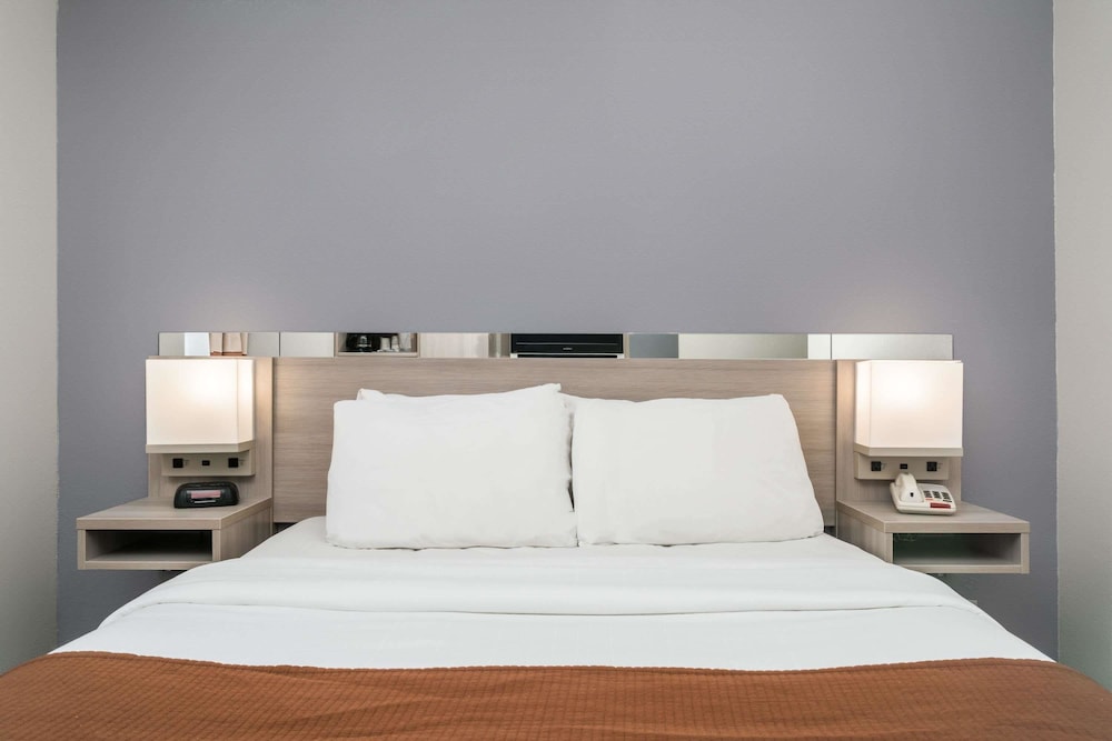 Microtel Inn Suites By Wyndham Rochester Mayo Clinic North 6/25