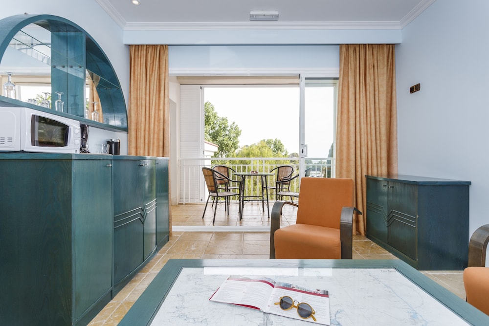 Minura Cala Galdana and Apartamentos D Aljandar 9/50