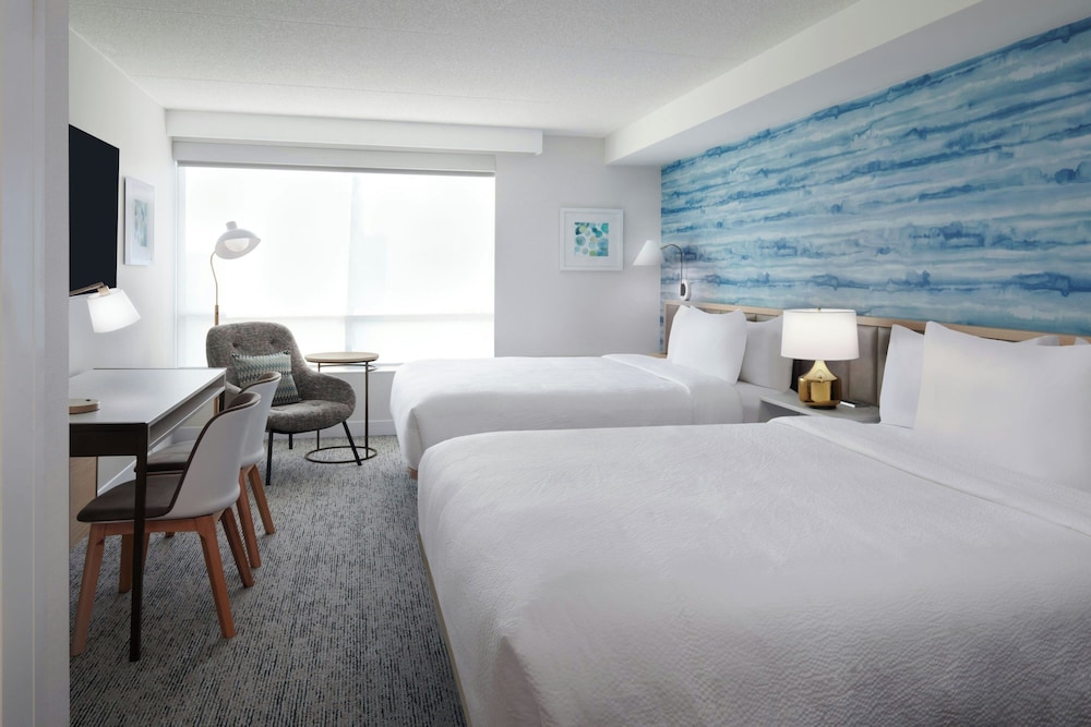 Ramada By Wyndham Niagara Falls By the River 20/47