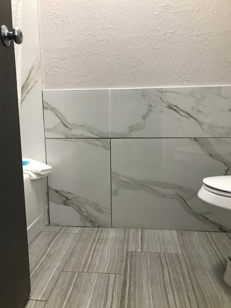 Americas Best Value Inn Clearwater 26/29