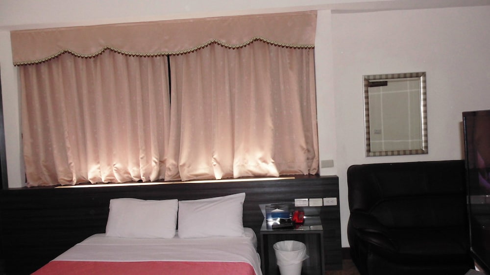 Modern Plaza Hotel 26/30