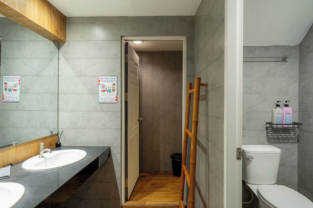 Ashi Hostel 72/73