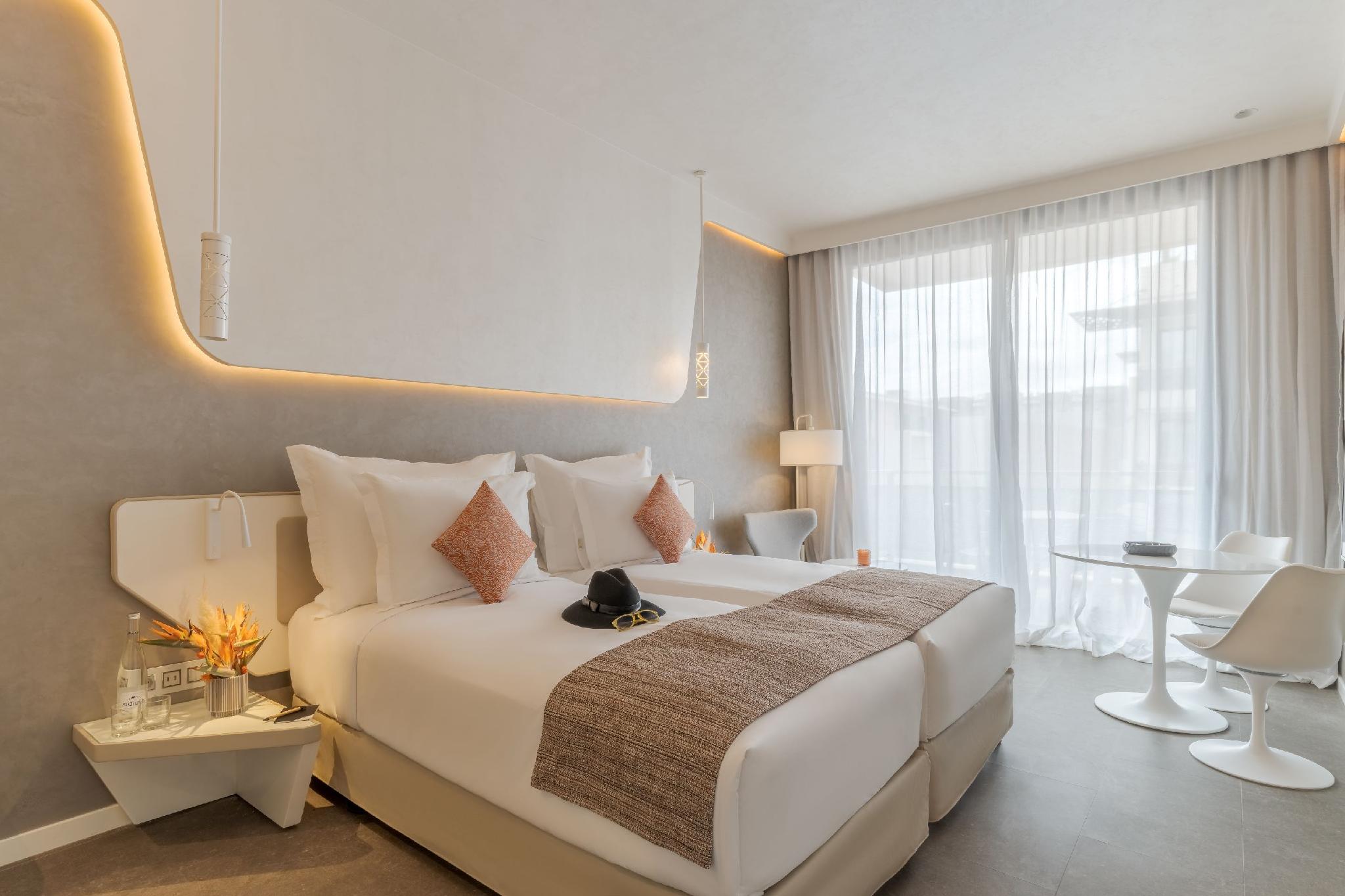 Cr, Twin Beds