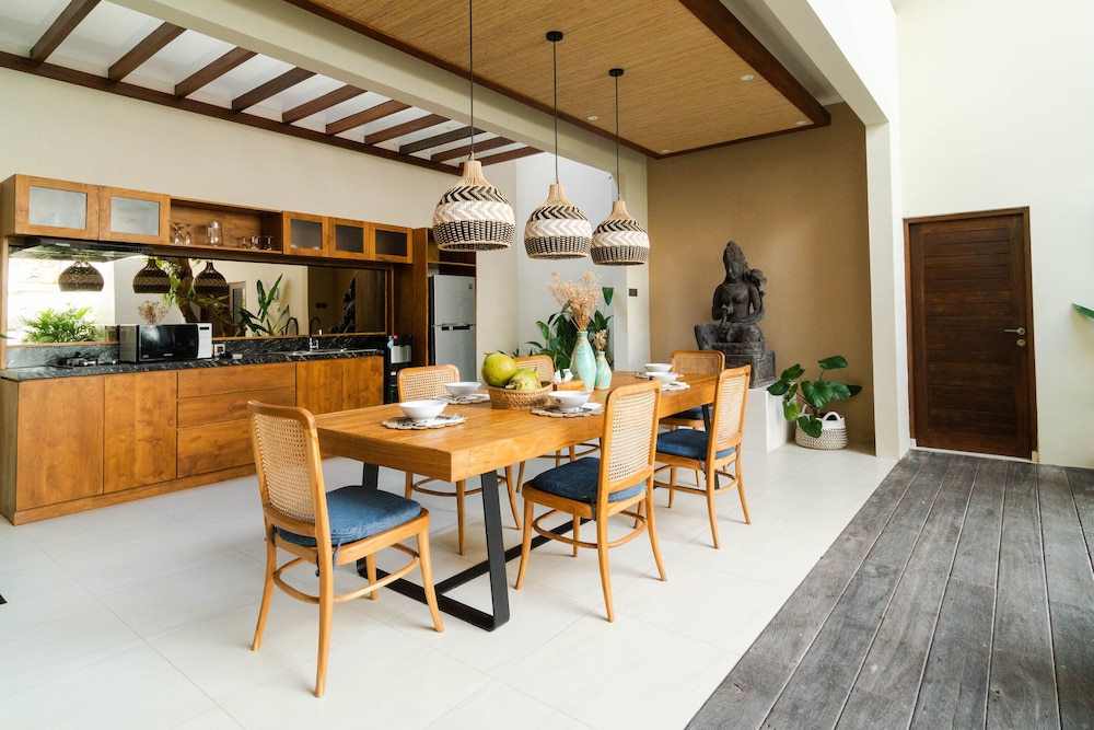 LAROSE VILLA 37/47