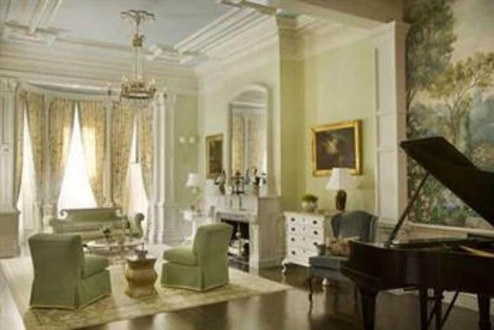 The College Club of Boston 32/42