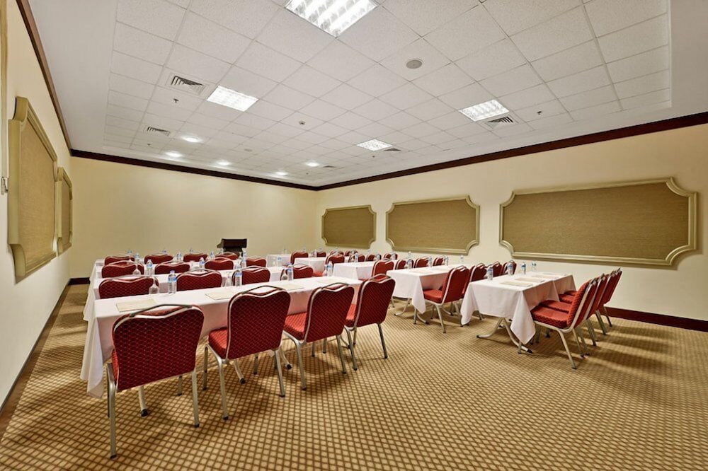 Karinna Convention And Spa 44/55
