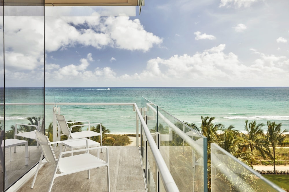 Four Seasons Hotel At The Surf Club 31/56