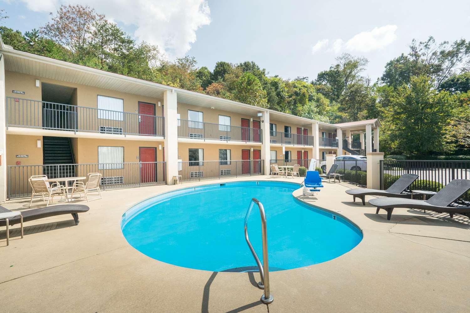 Days Inn by Wyndham Asheville Downtown North 7/10