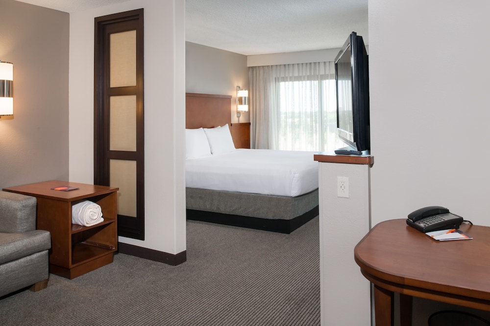 Hyatt Place Dallas/North Arlington/Grand Prairie 18/64
