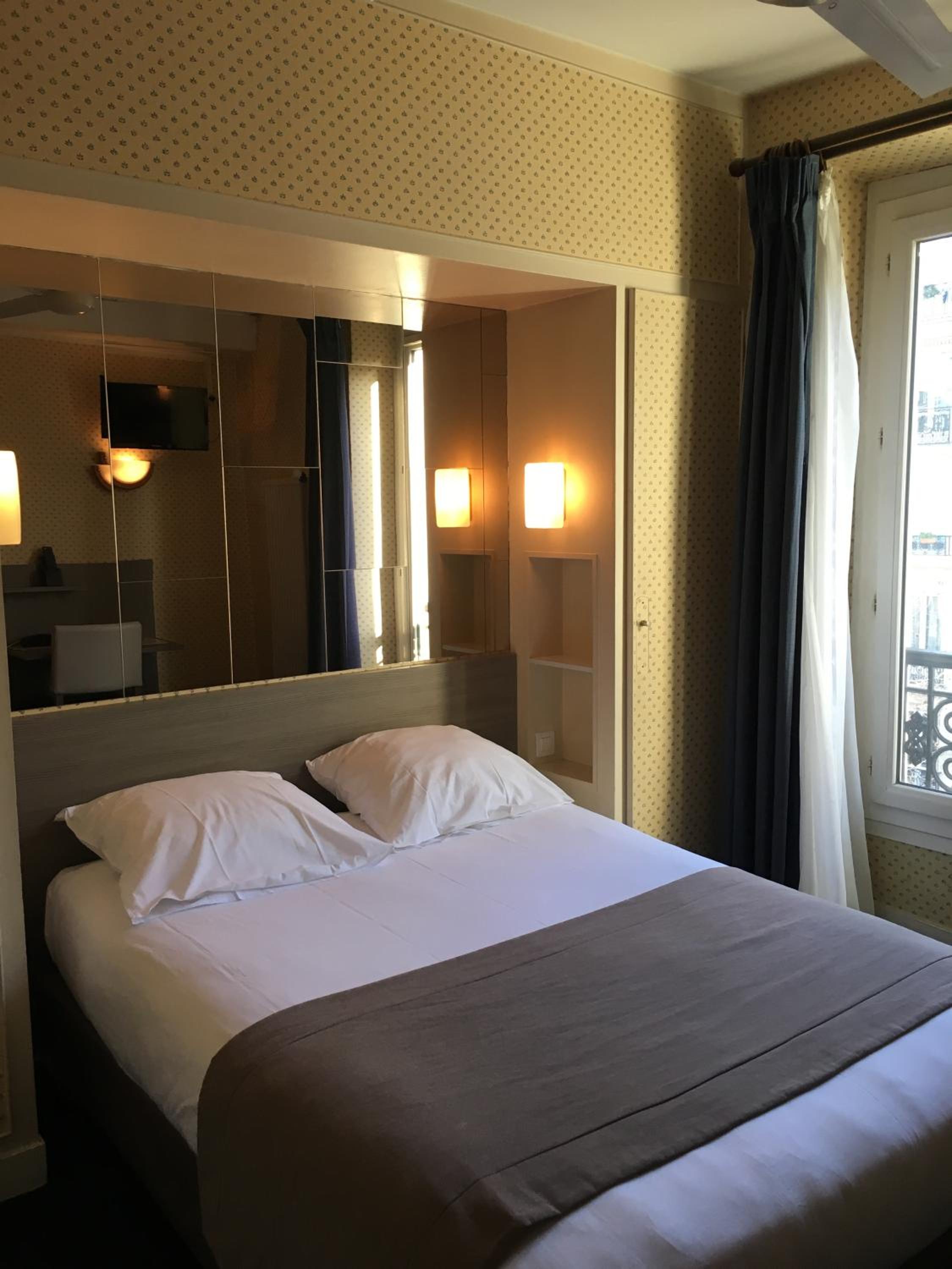 HOTEL EIFFEL KENSINGTON 12/52