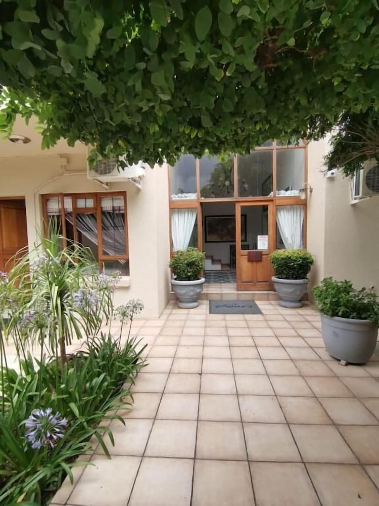 Rene's Guesthouse 33/45