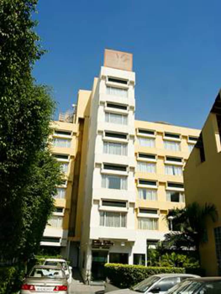 LEMON TREE HOTEL UDYOG VIHAR GURGAON photo3