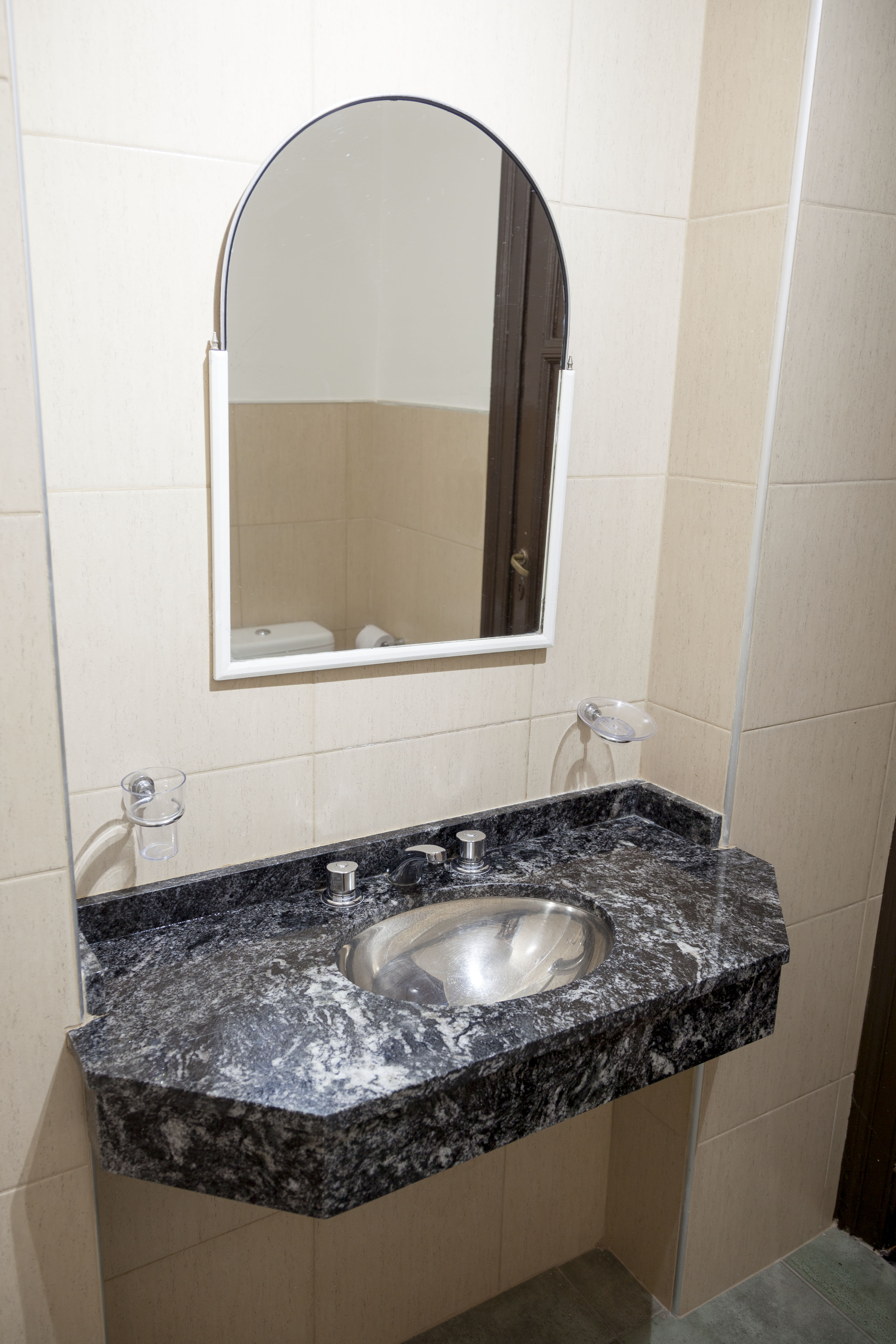 HOTEL REINA 17/18