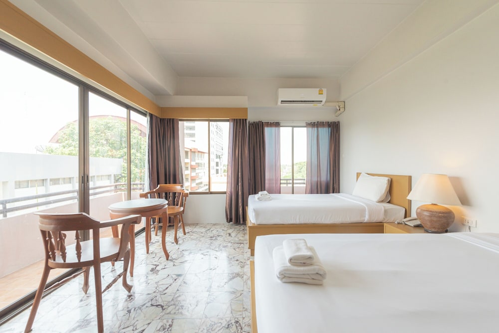 Nonthaburi Palace Hotel 18/66