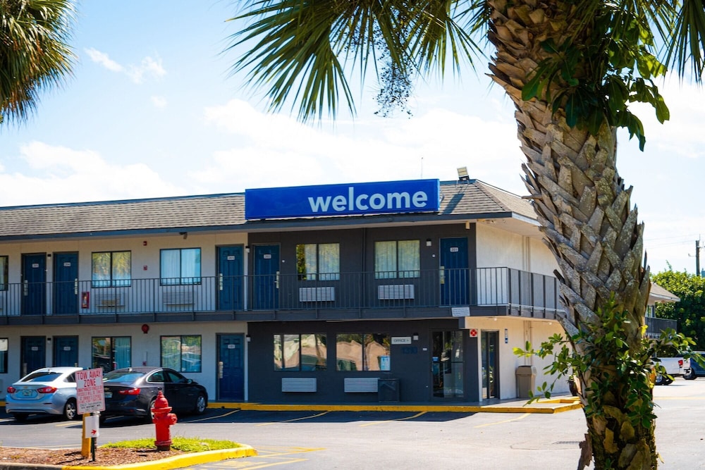Motel6 Lantana/West Palm Beach, FL 49/60