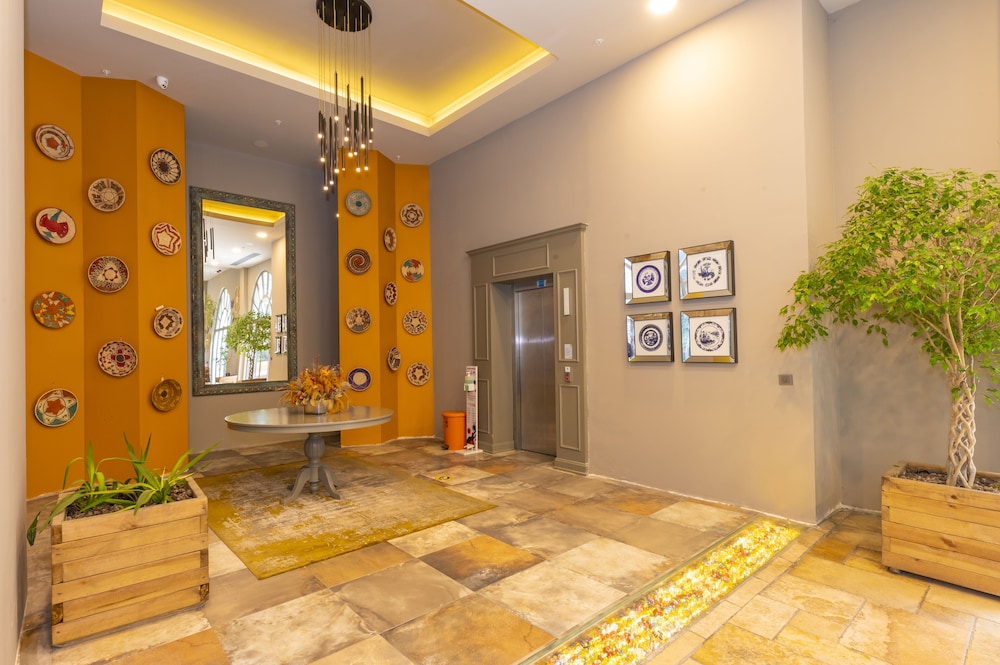 Agora Suites 2/67