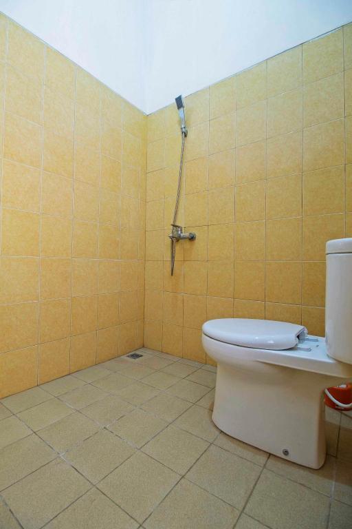 Reddoorz Near Mercu Buana University 54/55