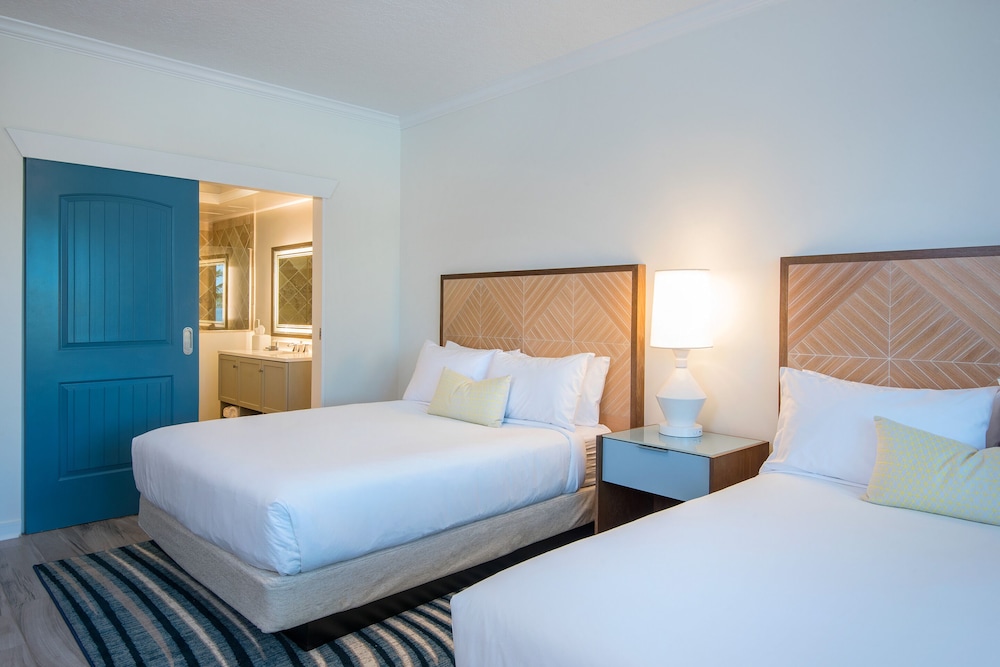 Resort, 2 Queen Beds