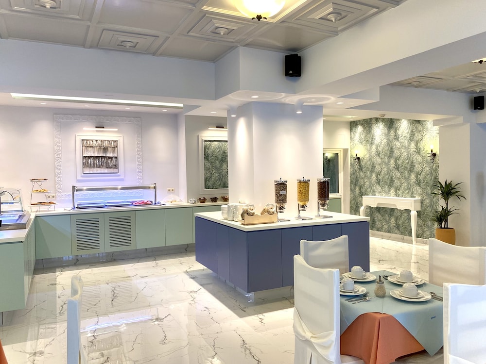 Paloma Blanca Hotel 7/55