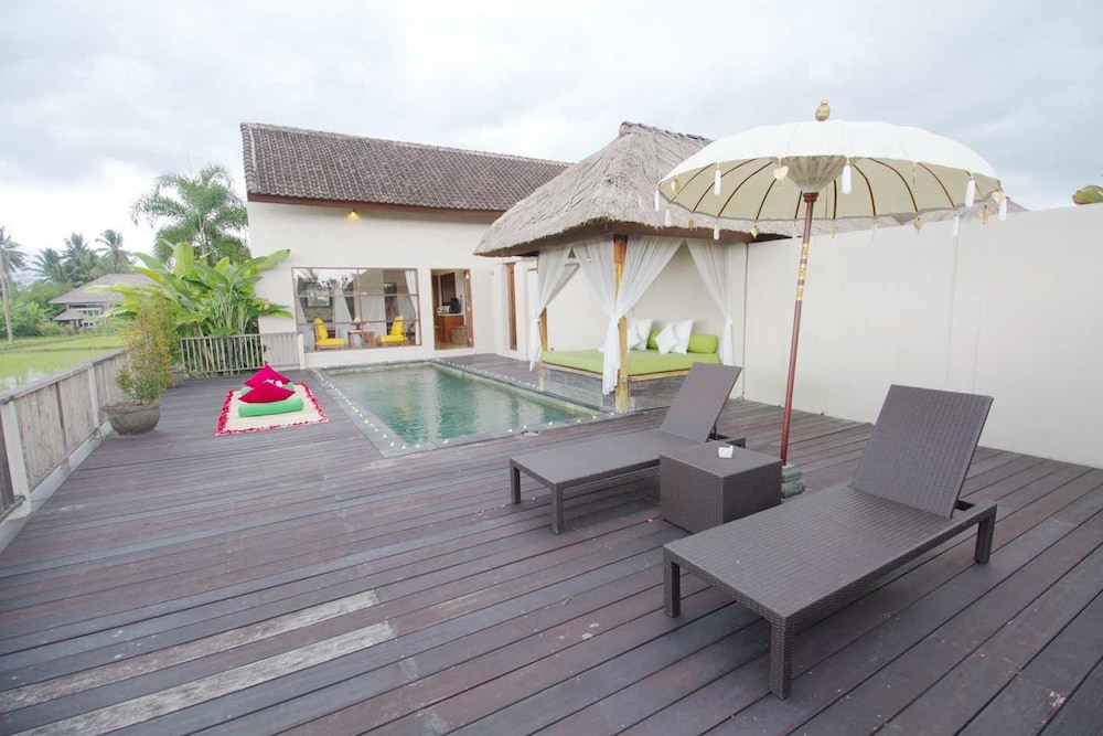 Alam Puisi Villa 39/66