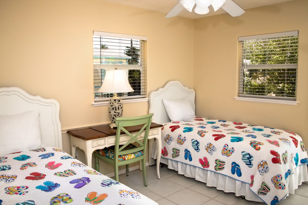 Cedar Cove Resort & Cottages 36/78