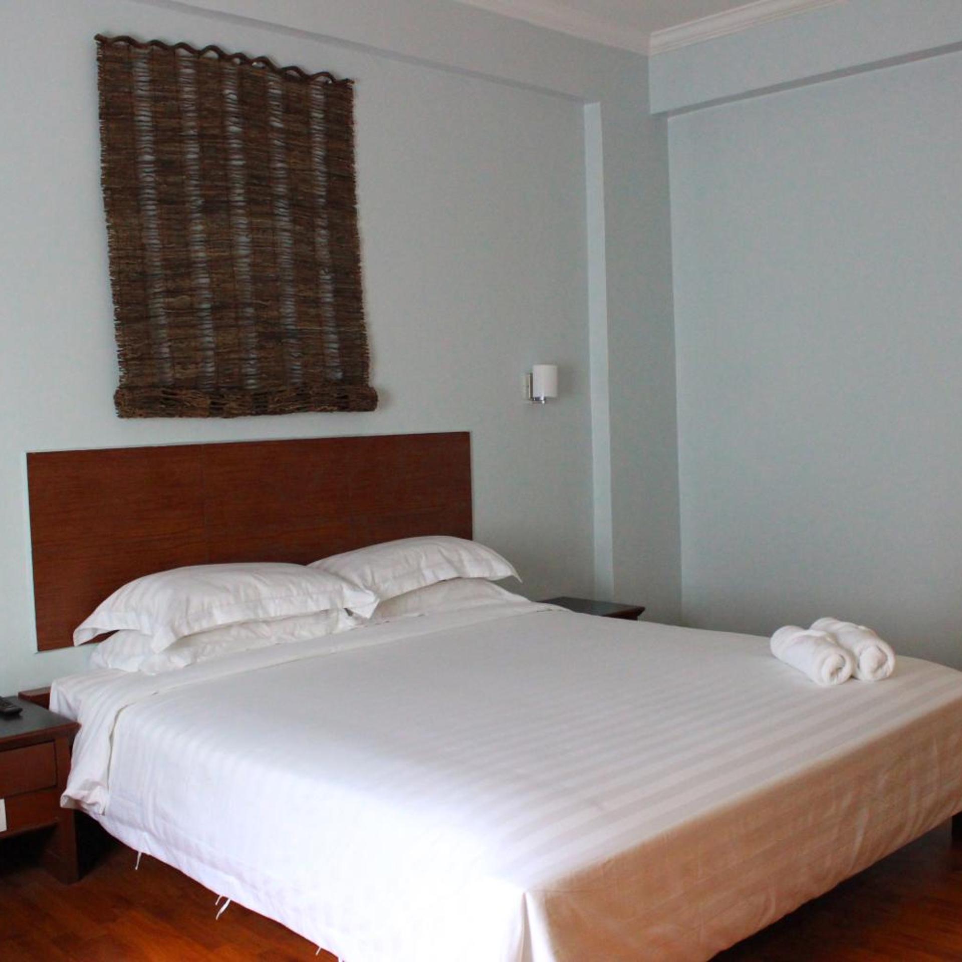 Deluxe, King Bed, Hotel Maluri 4/10