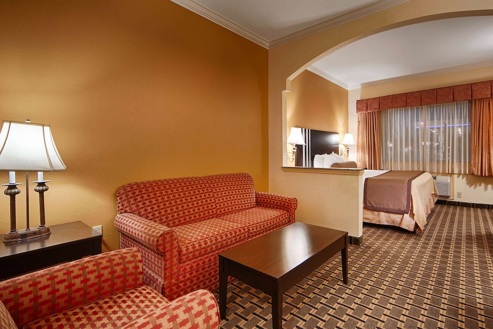 Days Inn & Suites by Wyndham Sam Houston Tollway 32/50