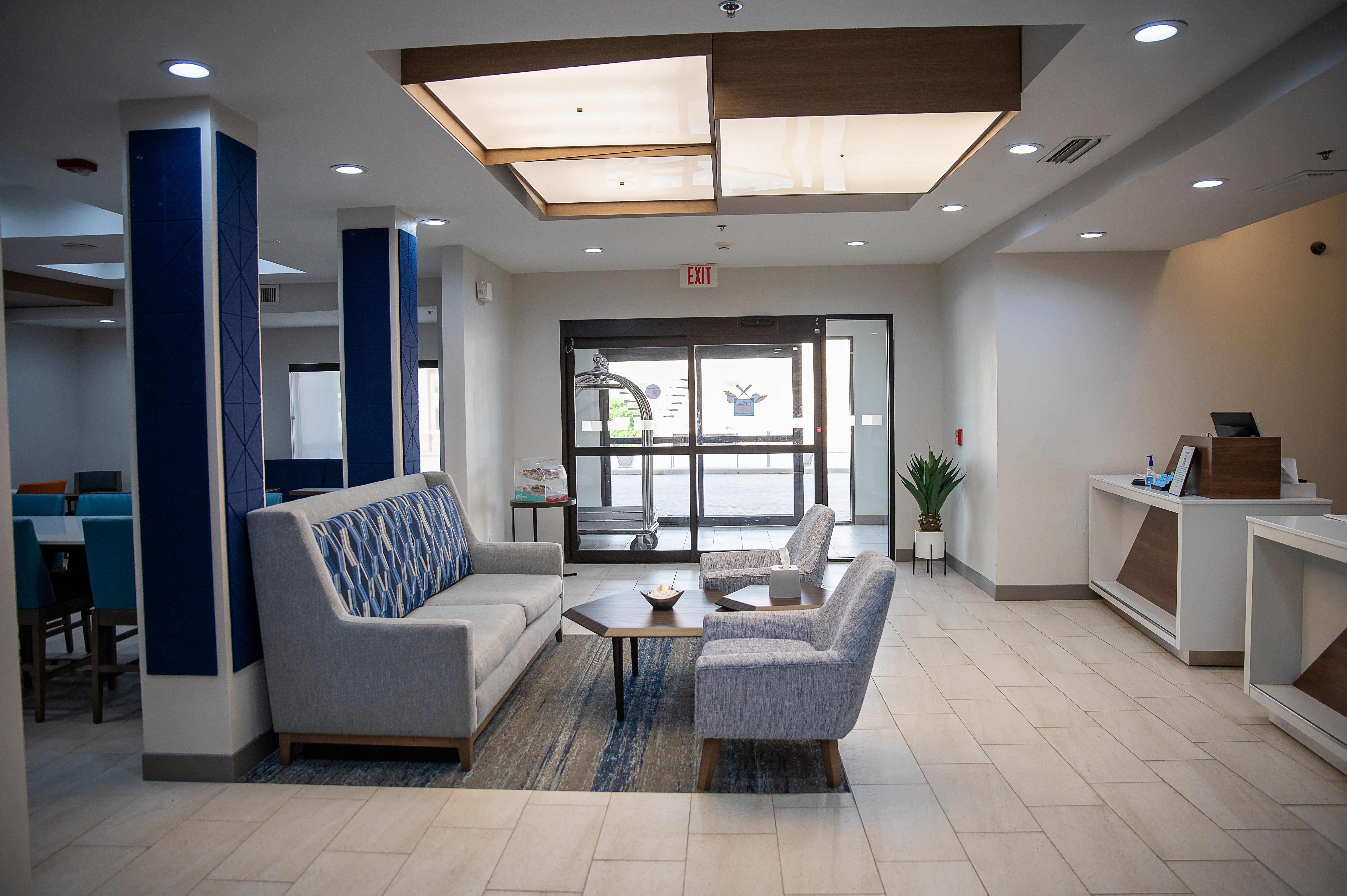 Holiday Inn Express Hotel And Suites Center Tx 55/76