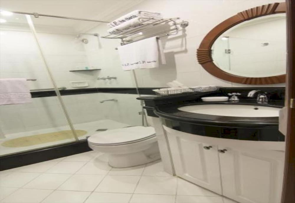 Townhouse OAK Makati Manila Near PNR Pasay Evangelista formerly VIP Suites 44/47
