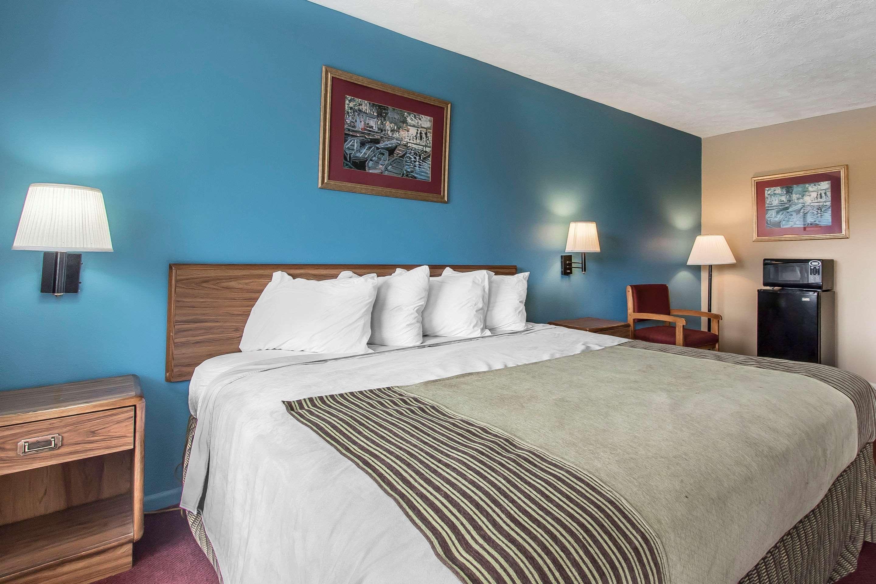 Efficiency, King Bed, Accessible