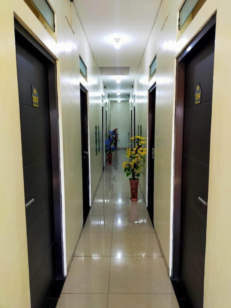 RedDoorz Plus @ K23 Rungkut Madya 3/36