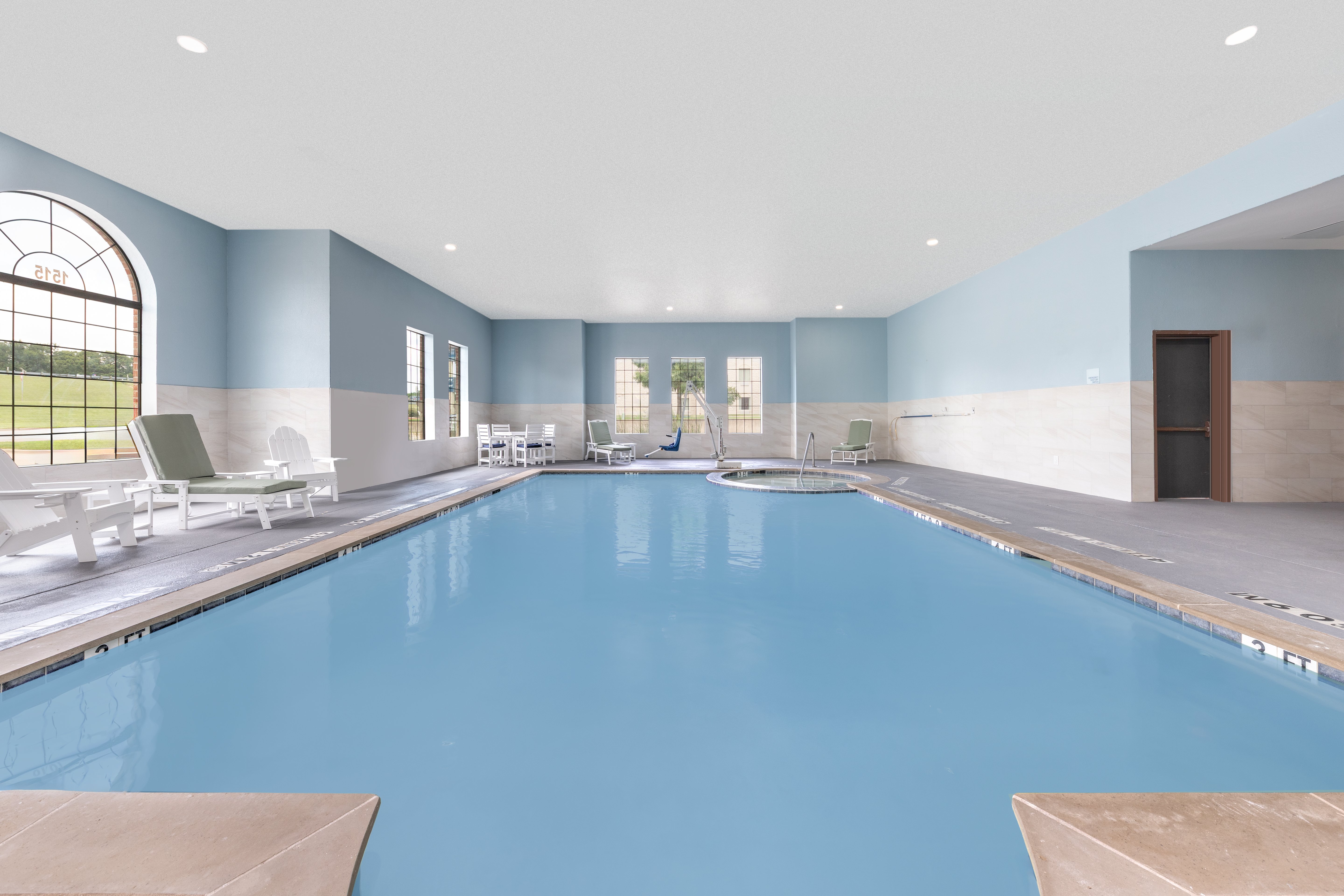 Holiday Inn Express And Suites Granbury 32/56