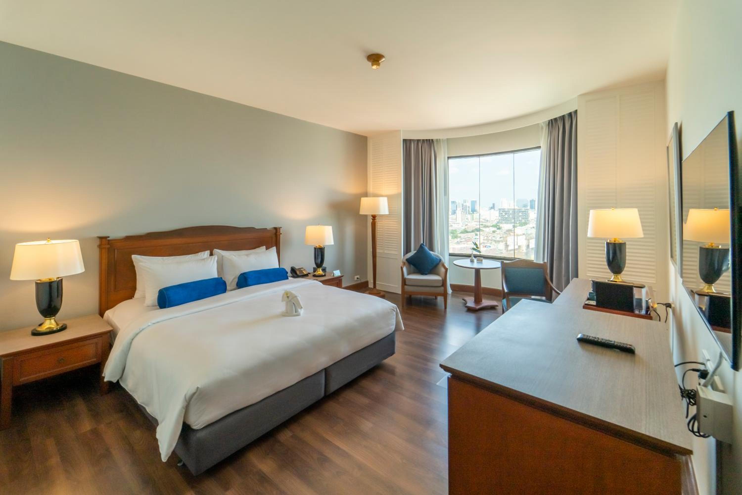 Room, King Bed, Sky View