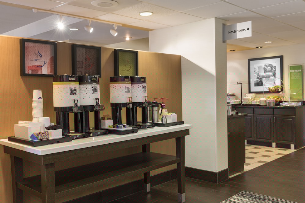 Hampton Inn By Hilton Milwaukee Northwest 23/28