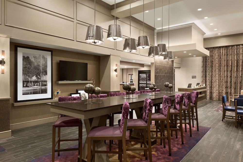 Hampton Inn Suites Seattle Renton 40/53