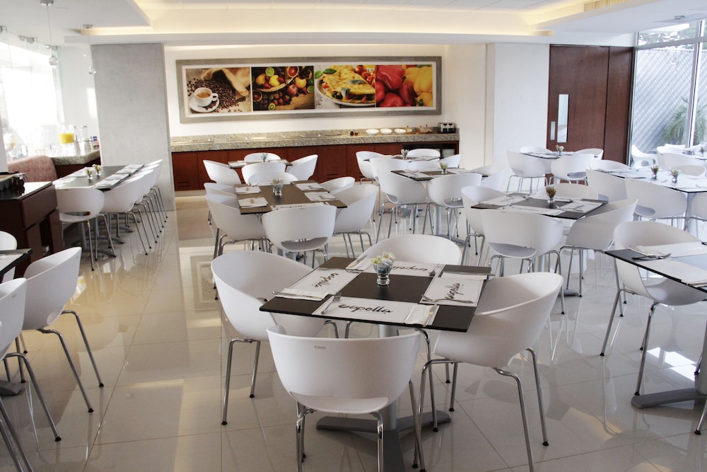 Meson de La Luna Hotel Spa 60/74
