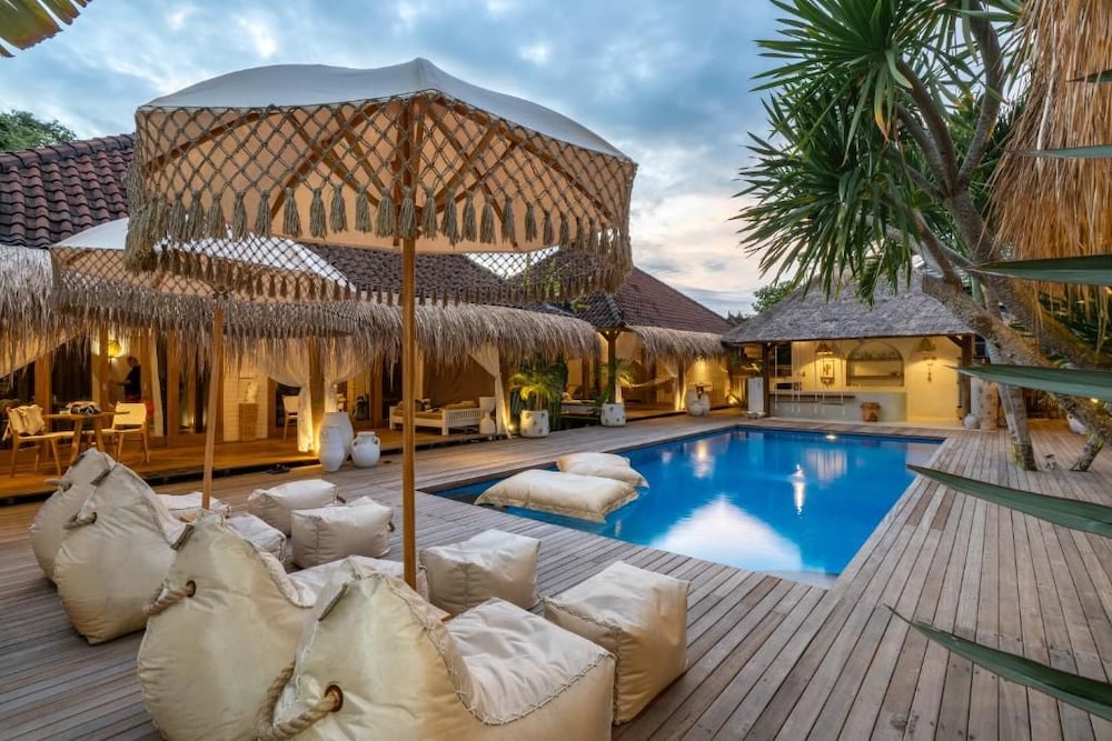 Castaway Resort 23/48