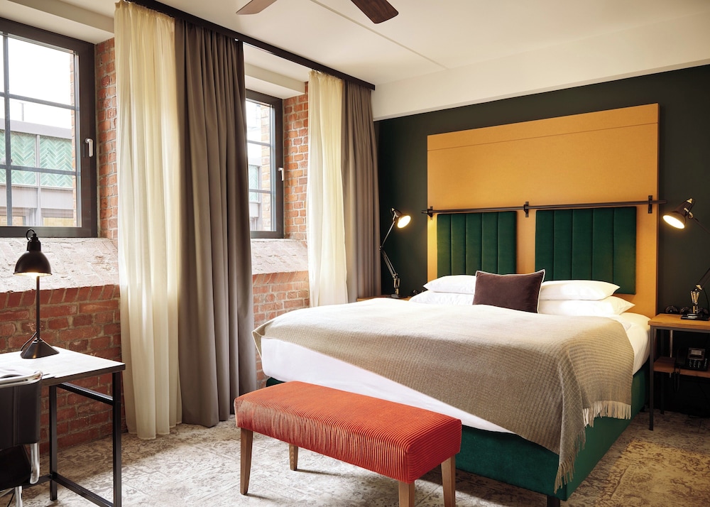 S Loft, King Bed