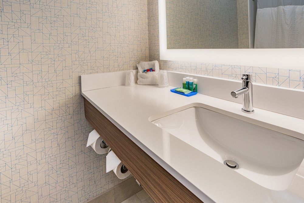 Holiday Inn Express Hotel And Suites Swansea 47/50