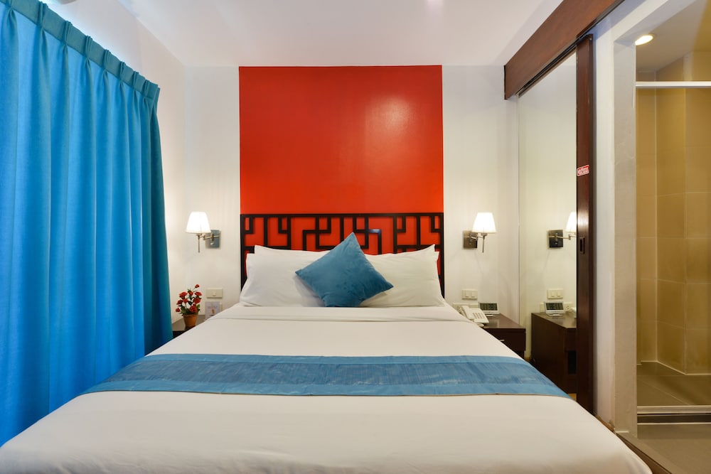 DELUXE, QUEEN BED, BALCONY