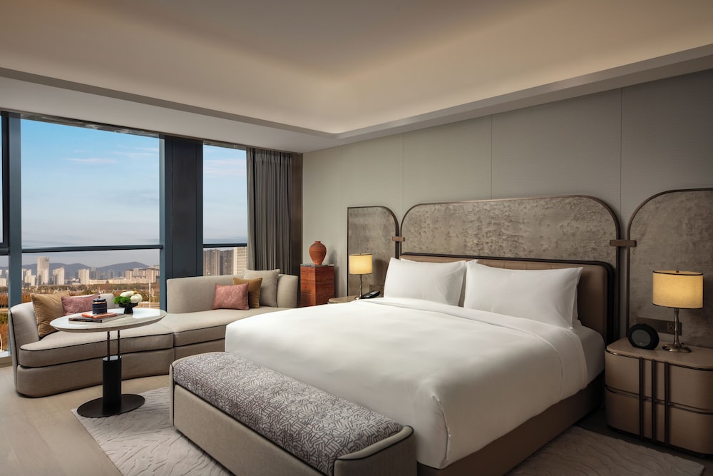 غرفة كلاسيكية بسرير كينج مع دخول صالة النادي في طابق مرتفع، InterContinental Wuxi Taihu New City 2/6