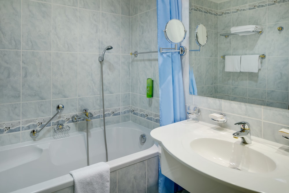 Pacific Ensana Health Spa Hotel 37/42