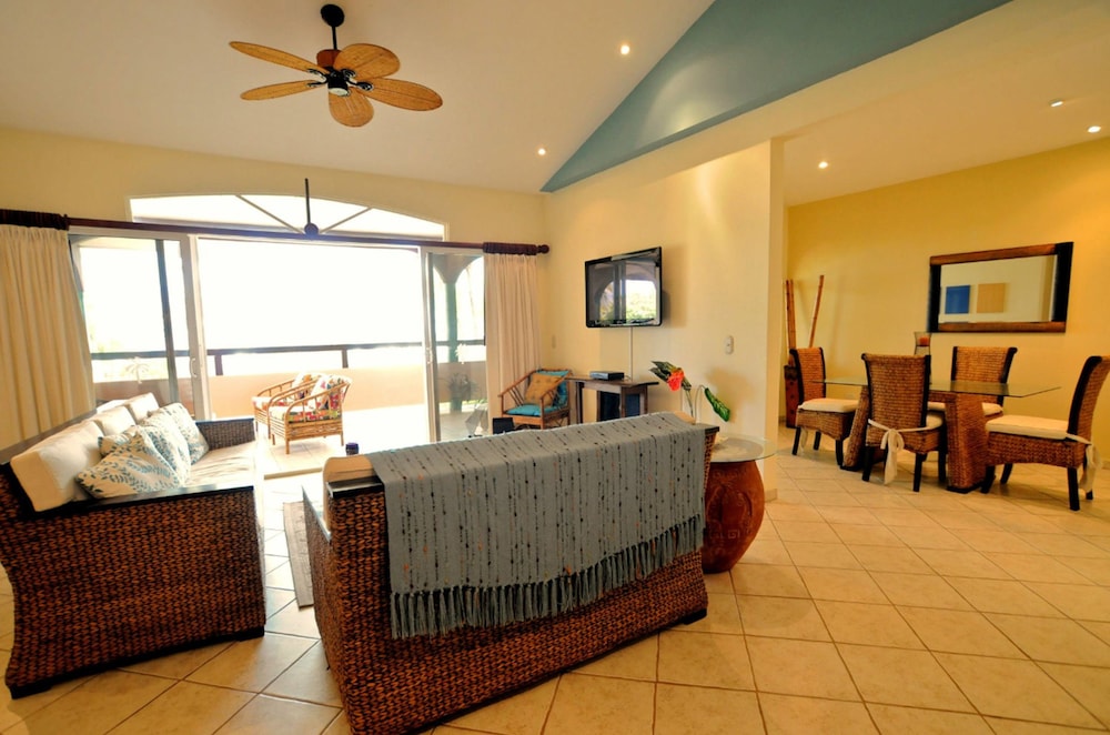 Cocomar Beachfront Hotel Island Resort 34/65