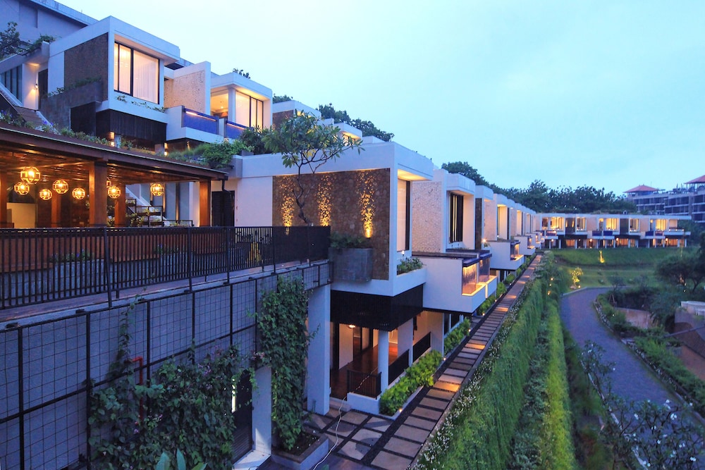 The Sterling Hotel & Villa's 6/57