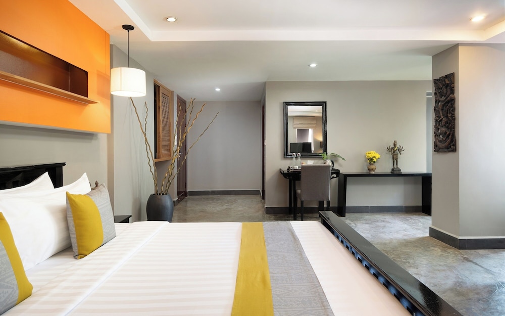 Suite, King Bed, Queen Bed, City or River View, Terrace