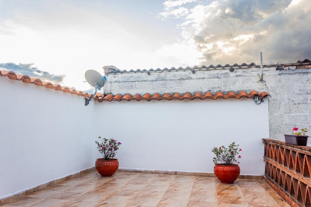 Casa De Las Rosas 57/63