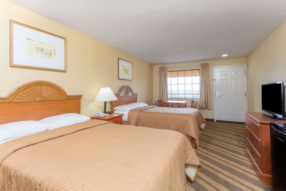 Days Inn & Suites By Wyndham Vicksburg 4/33